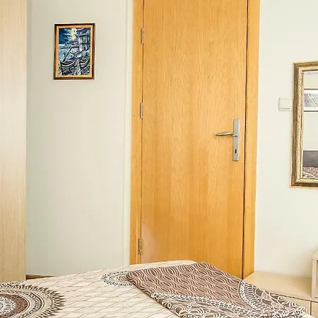 Pacific - 1bd. Apt W/ Terrace, 5mins To Beach Апартамент Слънчев бряг